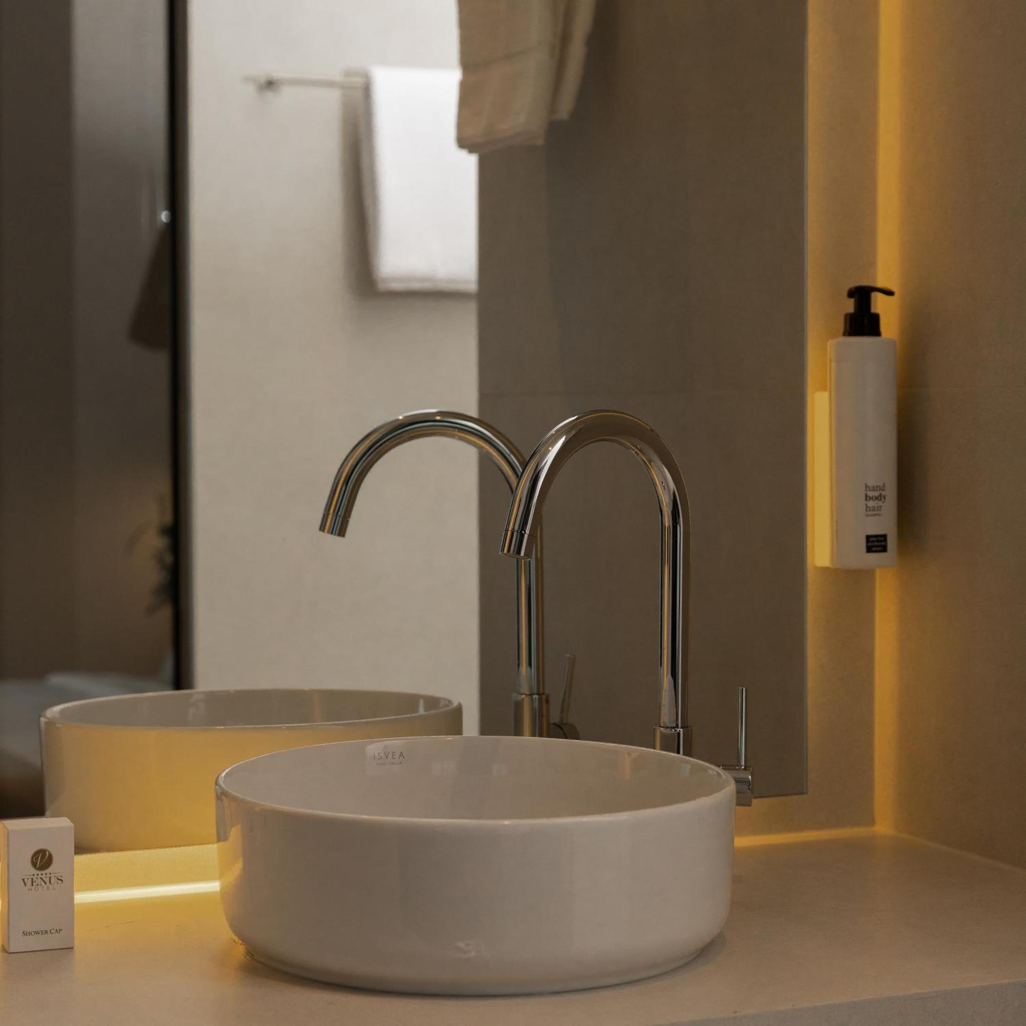 Venus Hotel Lipjan Екстер'єр фото